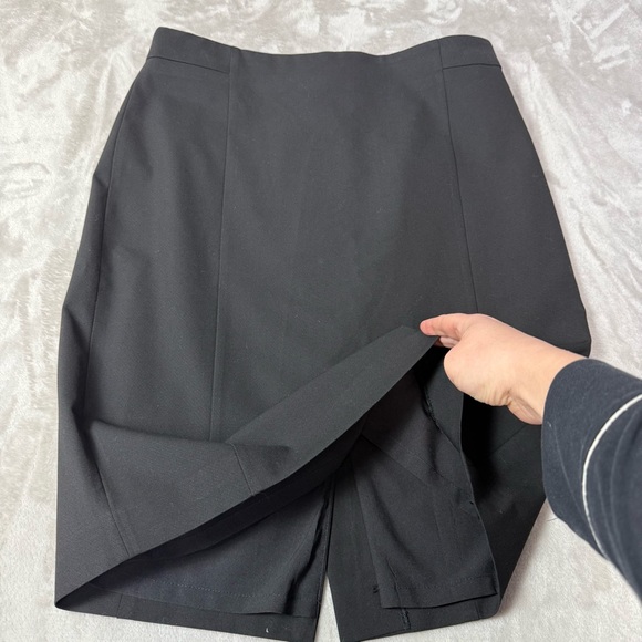 Ann Taylor Petite Black Knee-Length Pencil Skirt Size 8P - Picture 3 of 9